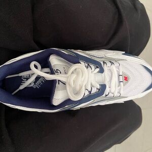 New balances men 5 1/2